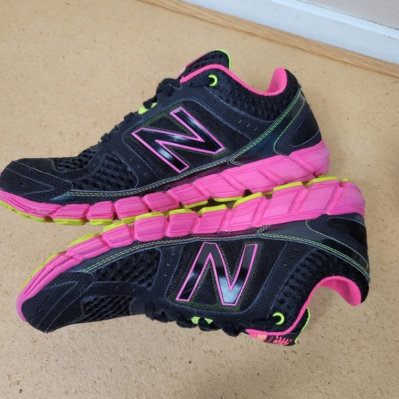 WOMEN'S NEW BALANCE 750 V1 RUNNING SHOES - Picture 2 of 8